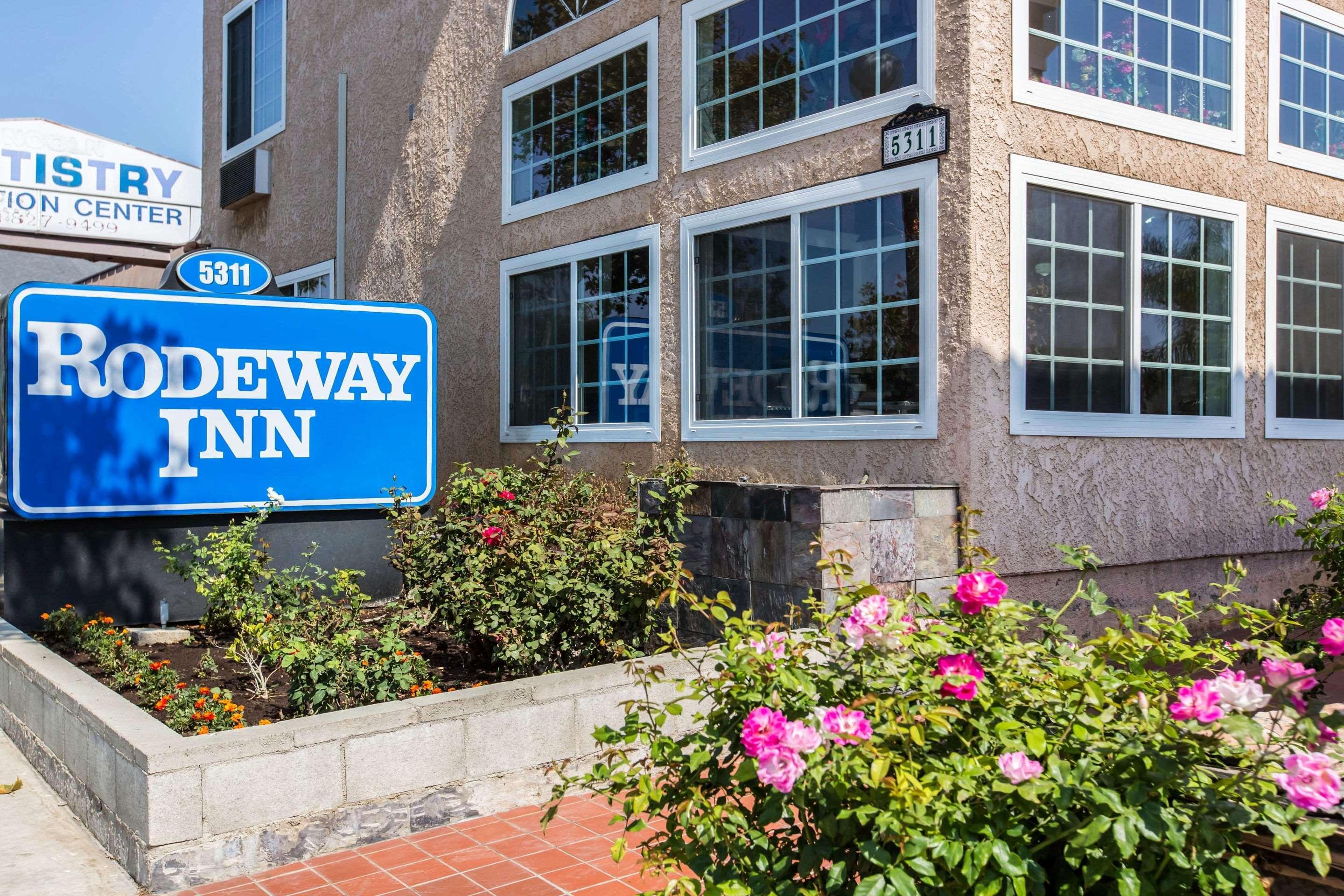 Rodeway Inn Cypress Exterior photo